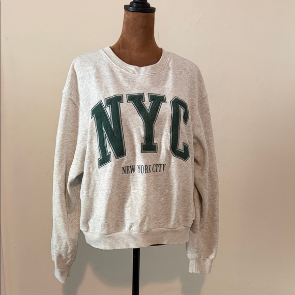 Hollister Sweaters - Hollister Light Gray Sweatshirt